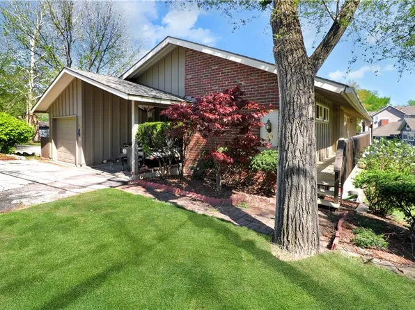 33 Anchor Dr, Lake Tapawingo, MO 64015