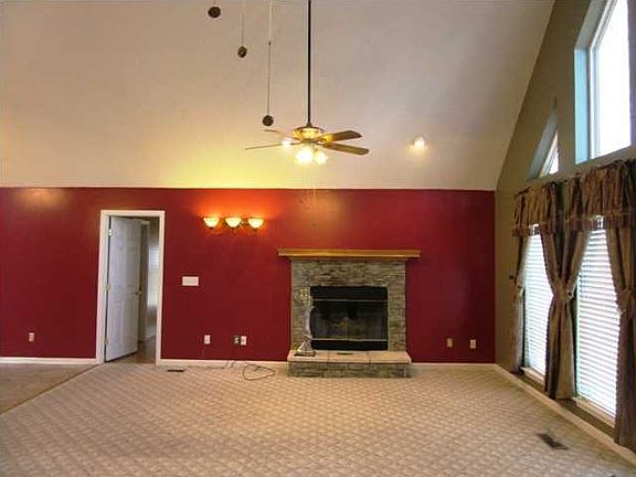 3rd image of 472 Wagner Dr