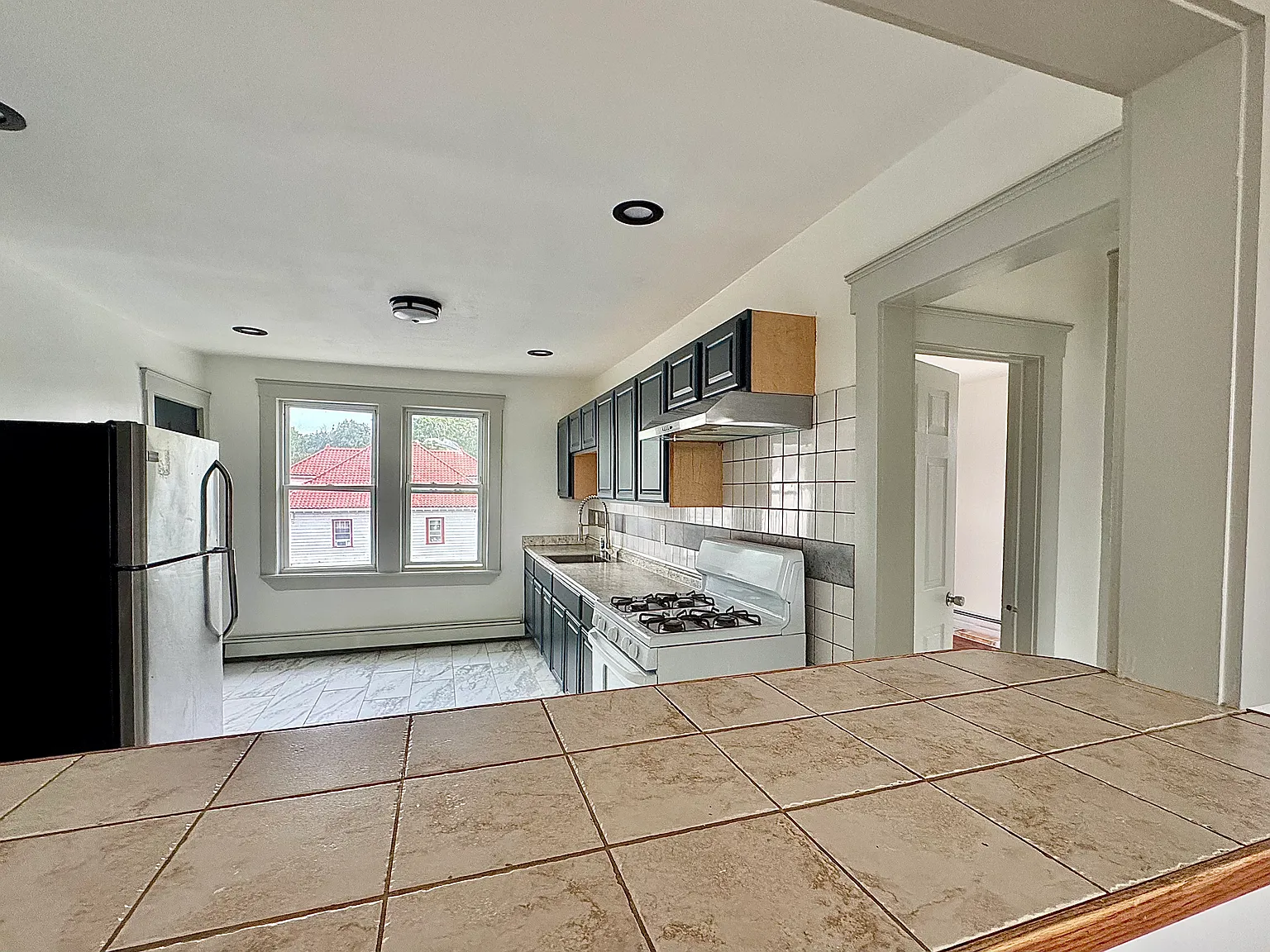 2 bed, 750 sqft, $1,700 — Photo 4