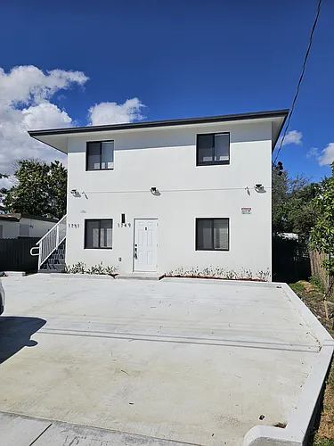 1749 NW 69th St Photo 1