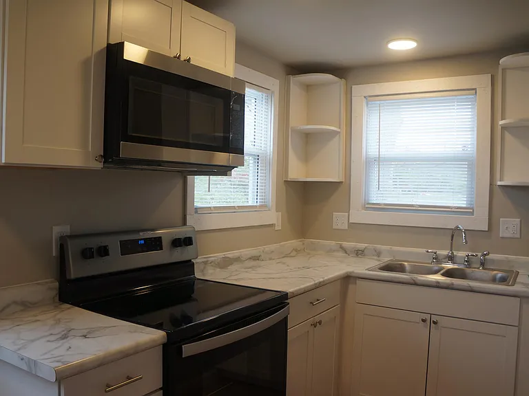 3916 Geraldine Ave — Photo 1
