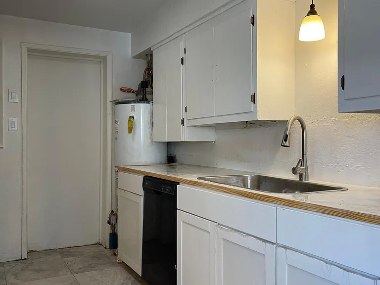 530 E Seneca St — Photo 6