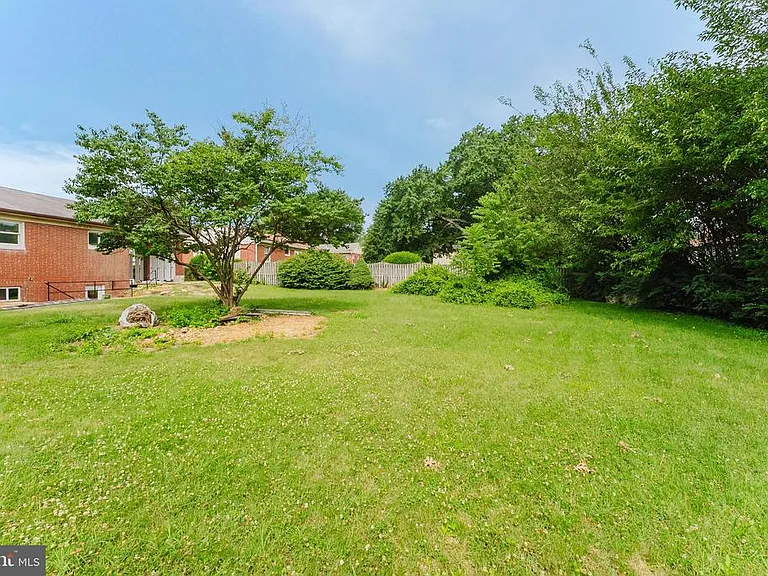 10914 Woodhaven Dr — Photo 25
