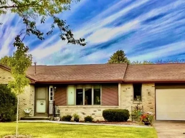 1113 N Wuthering Hills Dr, Janesville, WI 53546
