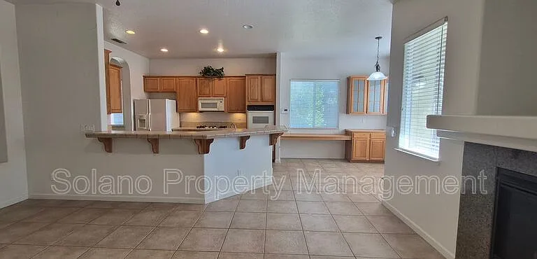 1085 Crystal Springs Dr — Photo 5