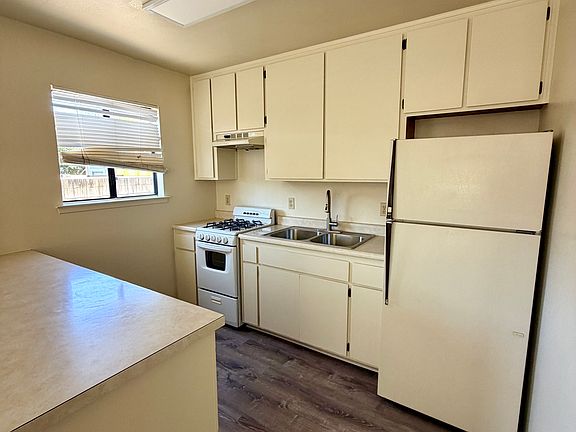 5th image of 279 Branch St Unit A