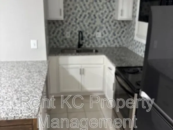1807 S Brookside Ave, Independence, MO 64052