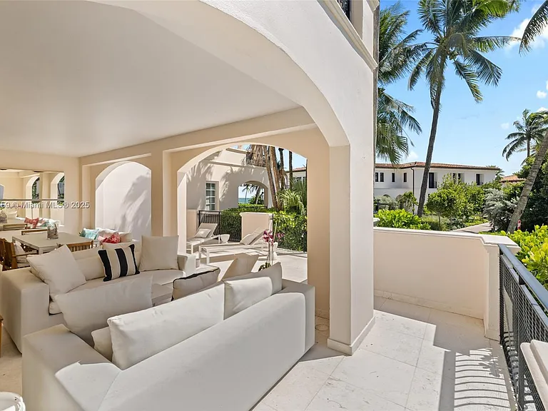 19216 Fisher Island Dr #19216 — Photo 35