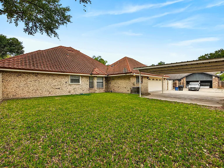 304 Bluebird Ave — Photo 25