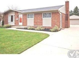 15213 Knolson St, Livonia, MI 48154