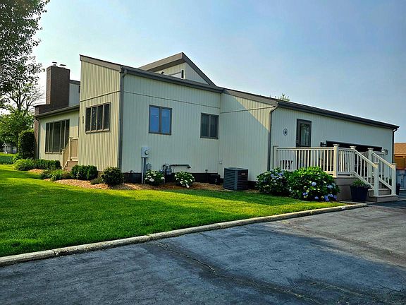 3rd image of 4468 Genoa Ave