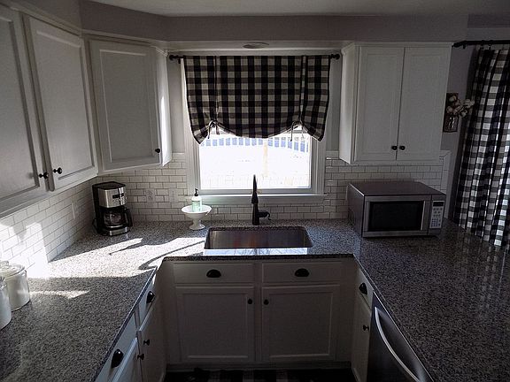 5th image of 4311 Arrowwood Dr