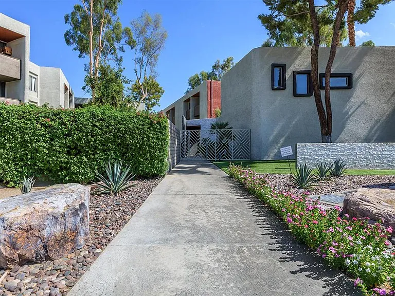 Mojave Blue Apartments — Photo 41