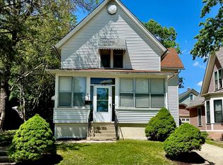 370 North St, Elgin, IL 60120