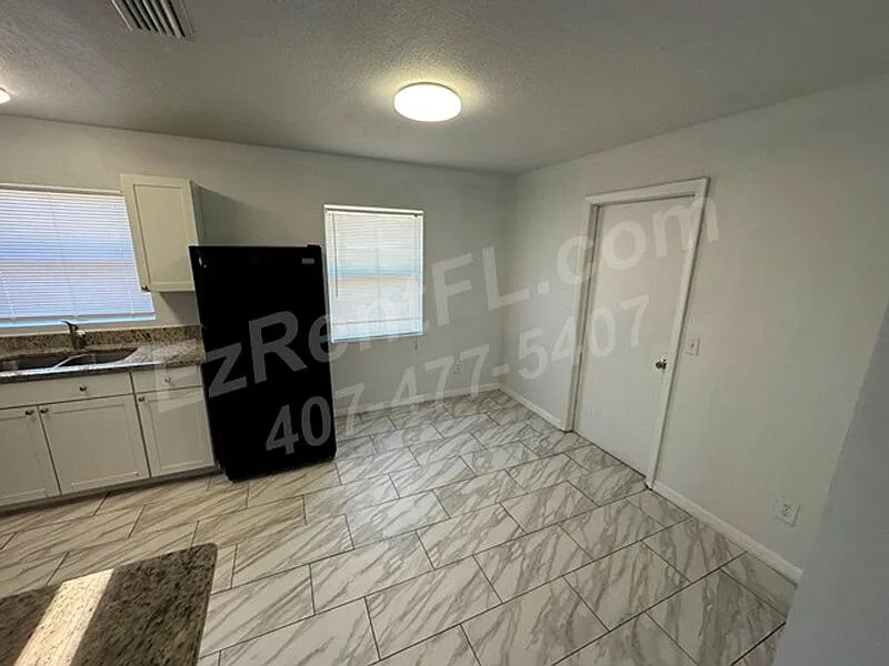 3 bed, 2.0 bath, 1125 sqft, $2,125 — Photo 4