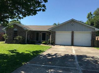 128 Houston St, Angleton, TX 77515