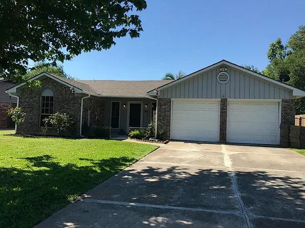 128 Houston St, Angleton, TX 77515