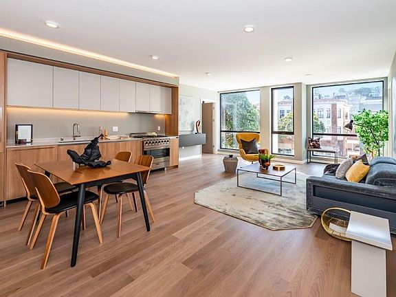 5th image of 2448 Lombard St #304