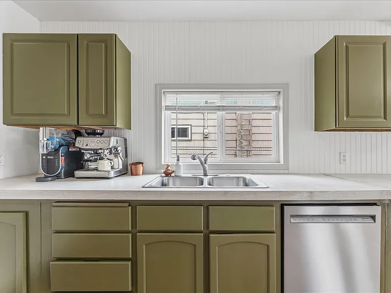 114 Cherry St NW — Photo 12