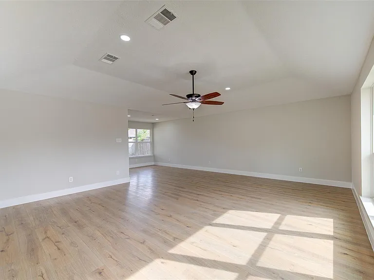 328 Meadow Wood Ct — Photo 8