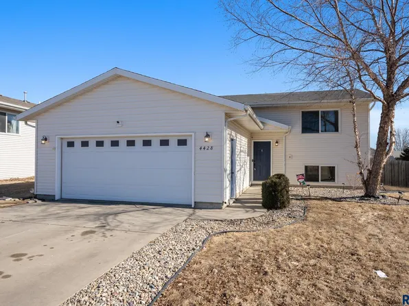 4428 W Briggs Dr, Sioux Falls, SD 57107