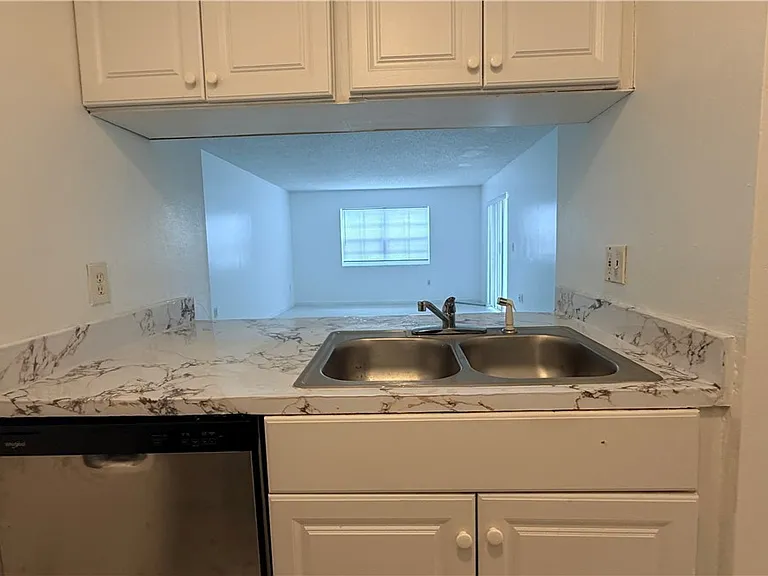 3407 Winkler Ave #309 — Photo 6