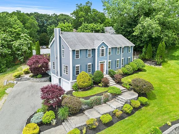 2nd image of 8 Woods Hill Cir