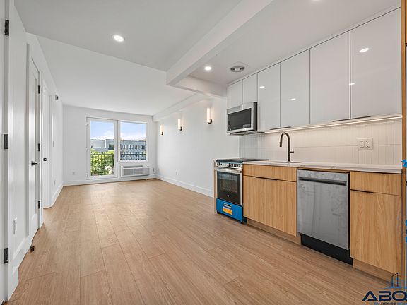 5th image of 134 Erasmus St #2C