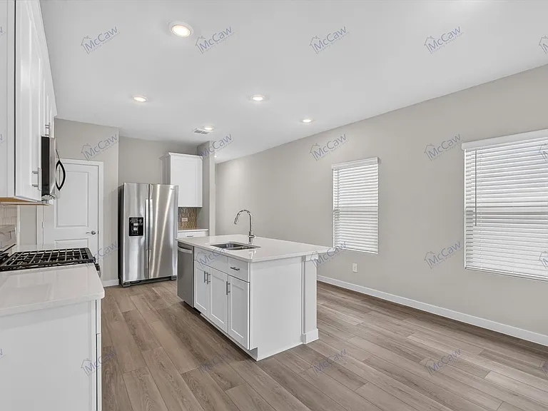 3048 Belton Dr — Photo 12