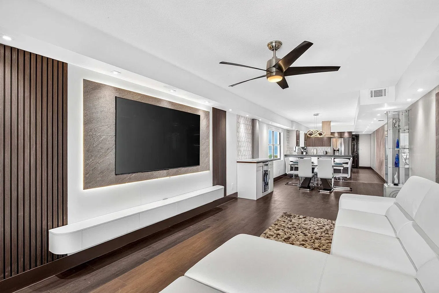 2 bed, 2.0 bath, 1399 sqft, $5,187 — Photo 4