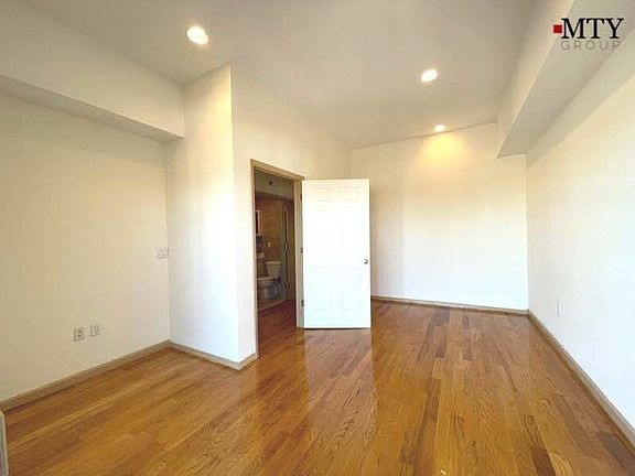 5th image of 58-28 44th Ave #8H