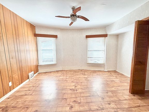 5th image of 819 Lorne Ave #0