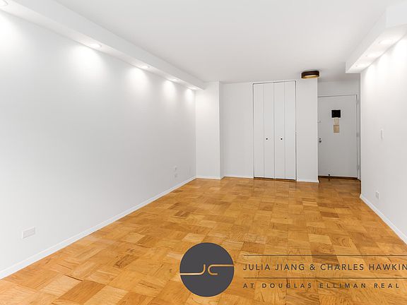 5th image of 111 E 30th St APT 4B
