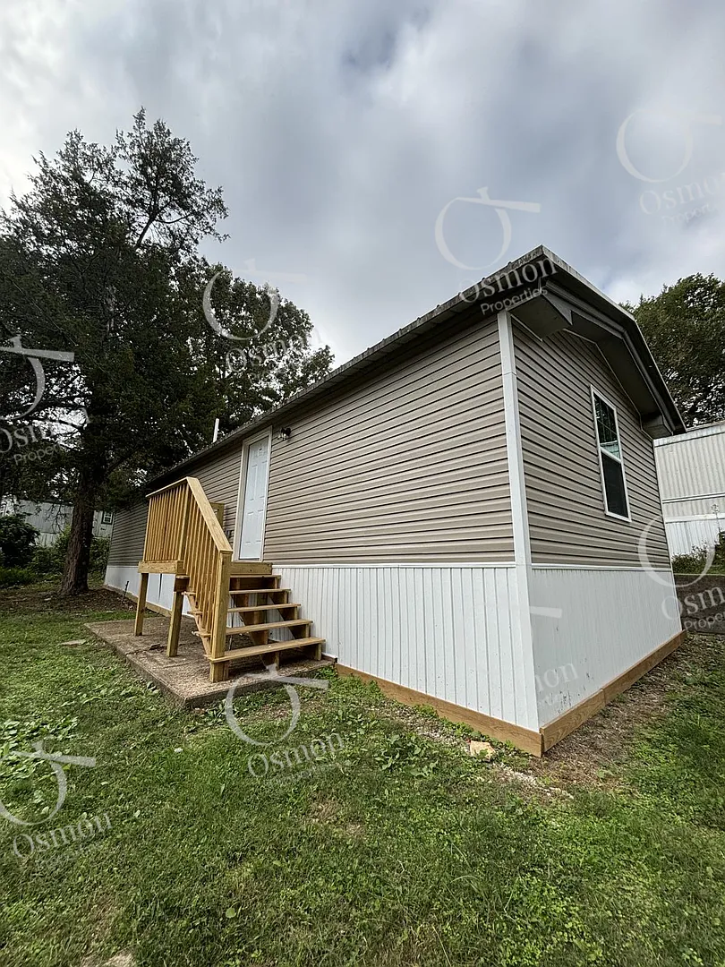 Hilltop Mobile Home Park — Photo 1