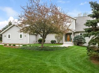 S69W29335 Valley Woods Pass, Mukwonago, WI 53149