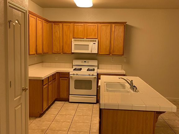 4th image of 3285 English Oak Cir