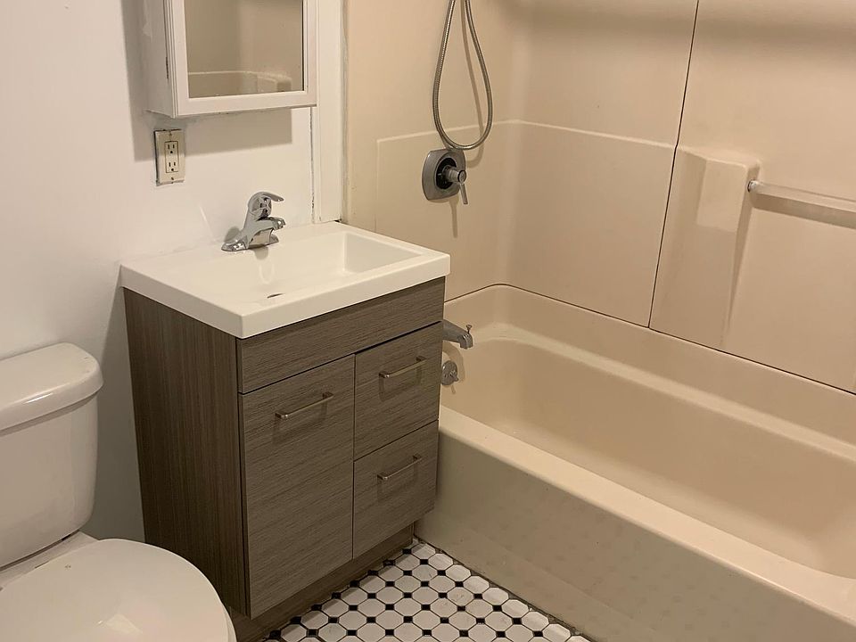 2nd image of 117 Monroe Ave Floor 1