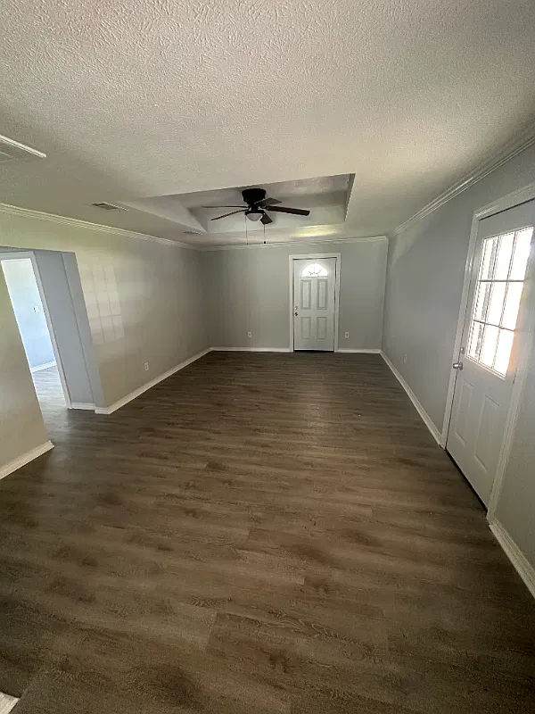 3 bed, 2100 sqft, $1,850 — Photo 2