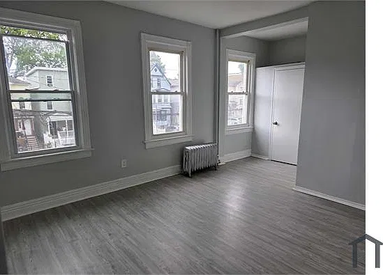 4 bed, $3,200 — Photo 2