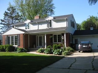 420 W Briar Ln, Green Bay, WI 54301