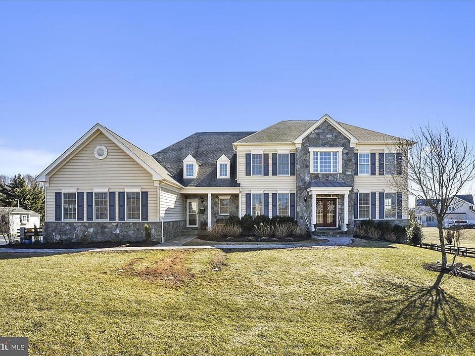 1st image of 15152 Carver Ct