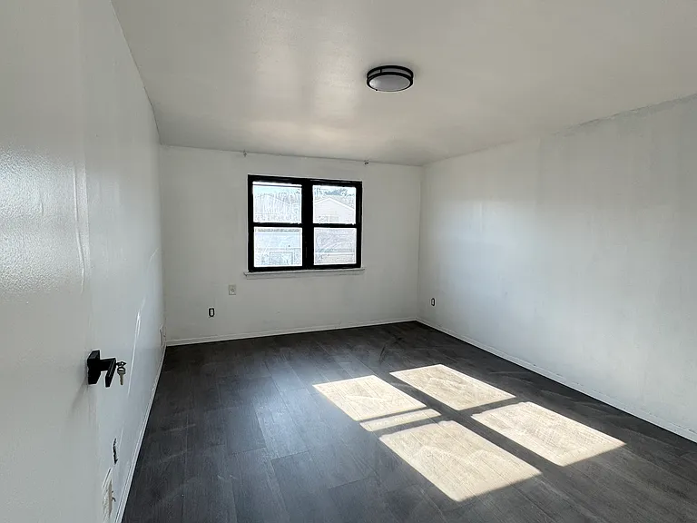 98 Logan Ave #2A — Photo 20