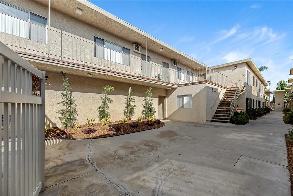16405 Cornuta — Photo 4