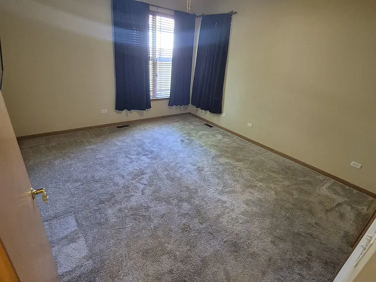 1628 Devonshire Ln — Photo 9