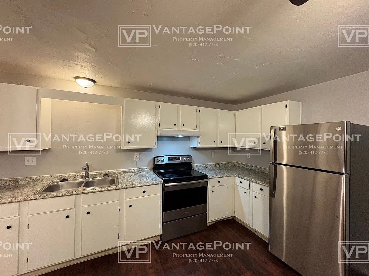 1028 Moraine Way — Photo 3