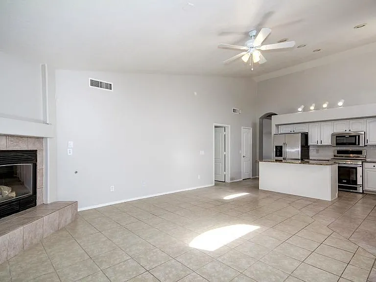 12715 W Cambridge Ave — Photo 13