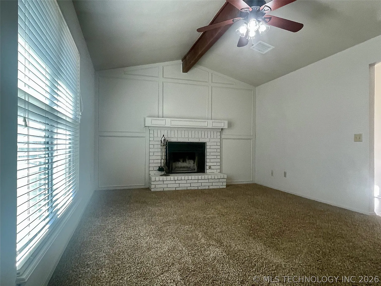 3 bed, 2.0 bath, 1240 sqft, $1,600 — Photo 4