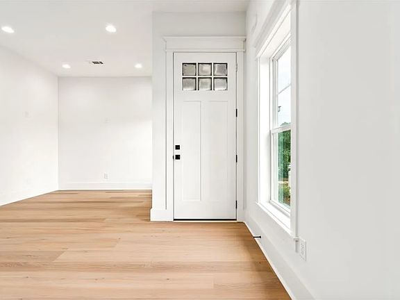 3rd image of 580 Pride Ave
