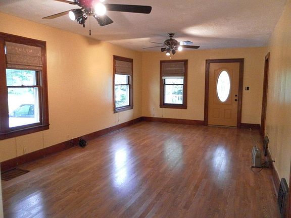 3rd image of 614 Hillcliff Dr
