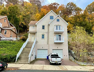 662 Undercliff Avenue, #2